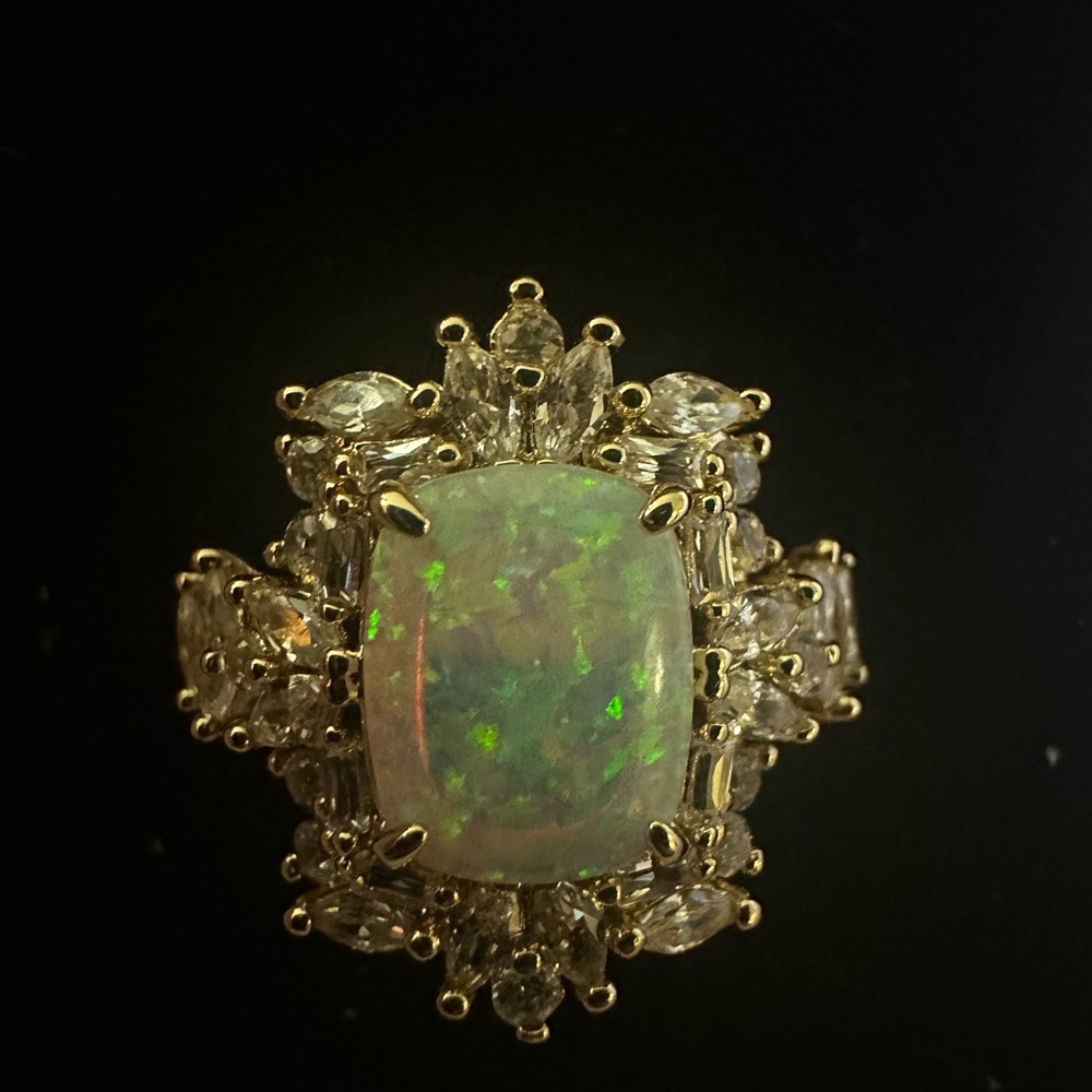 Opulent Gold and Opal Women's Ring